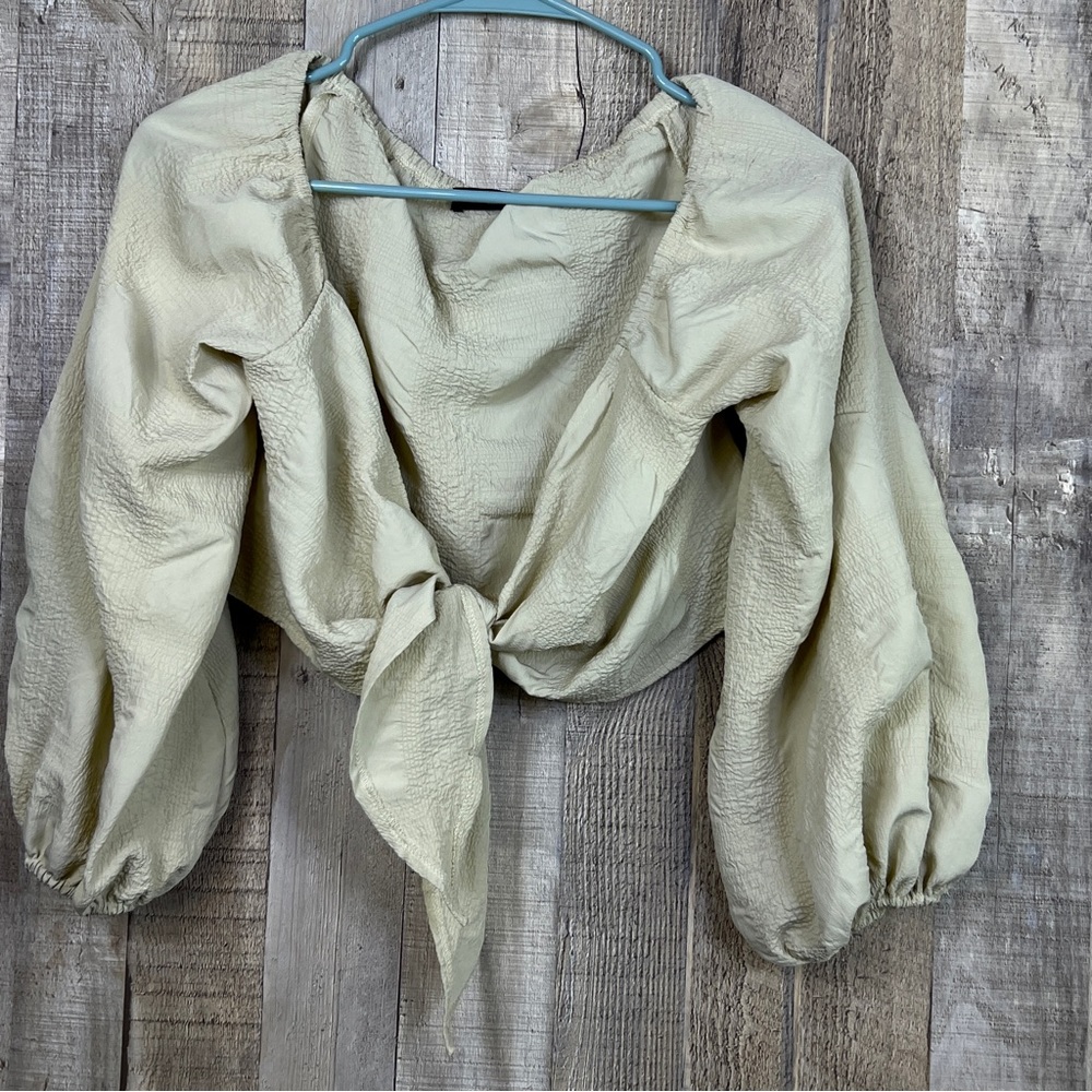 Shein Small Puffy Cream/Light beige 3/4 sleeve bottom tie Cropped Shrug
